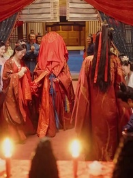 [مدبلج] كنت عروسه في حياة، وغريبة في الأخرى - Episode 1