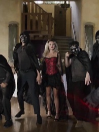 الحلقة 45 - [مدبلج]بين نابٍ ومخلب: سحرٌ أعاد قدرها