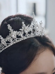 與前夫離婚後，她反手和死對頭領證了 - Episode 1