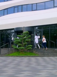 الحلقة 1 - طليقي الملياردير لا يتركني