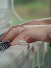 Işıklar Altında Dönmeyen Aşk - Episode 1