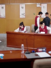 第42集 - 誤入貴族學校，她只想搞錢