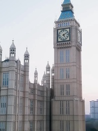 第40集 - 誤入貴族學校，她只想搞錢