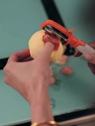 الحلقة 69 - عودة إِلى التسعينات: من الفقر إلى الثَراء والحرية