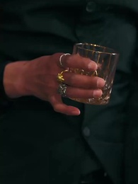 正在送快遞呢,被幫派大小姐拉去閃婚 - Episode 5