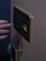 芙蓉面下舊玉痕 - Episode 33