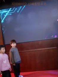 과거로 돌아간 천재 과학자 아이 - Episode 1