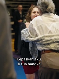 Bekas Suamiku Buta, Aku Doktor Terhebat! - Episode 32