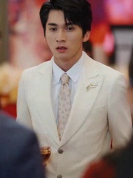 Gió Đêm Buồn Lặng Lẽ, Tình Khó Vẽ Thành Câu - Episode 13