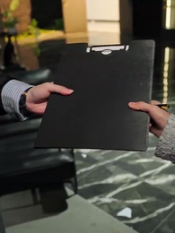 第6集 - 贅婿被辱，首充六元送總裁姐姐