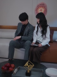 第42集 - 重逢後,高冷裴總紅著眼拉我領證