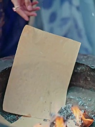 [Dubbed] Between Two Crowns - Episode 12