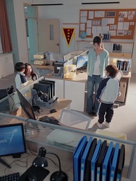 الحلقة 32 - [مدبلج]السيدة الماهرة، سلمان الراشدي يبكي مجدداً