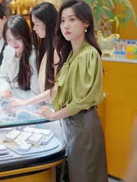 [مدبلج]السيدة الماهرة، سلمان الراشدي يبكي مجدداً - Episode 38