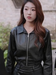 Episode 32 - The Arcane Order Elder  Takes Me Antiquing