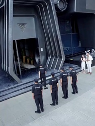 الحلقة 28 - [مدبلج]فرد الأمن وعامل التوصيل