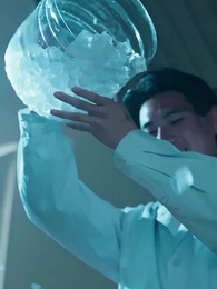 Dia Datang Dalam Silauan Cahaya - Episode 1