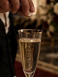 The Bride They Rejected Became the Mafia Queen  - Episode 1